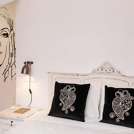 Lxroller Chiado Apartman *